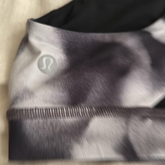 Lululemon - Picture 3 of 3